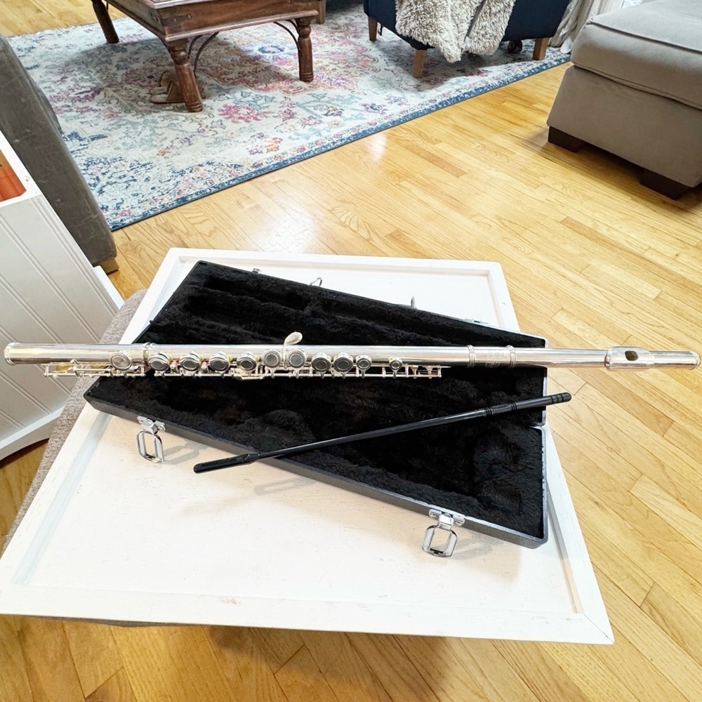 Bundy Student Model Silver Plated Flute with Hardshell Case and Baton